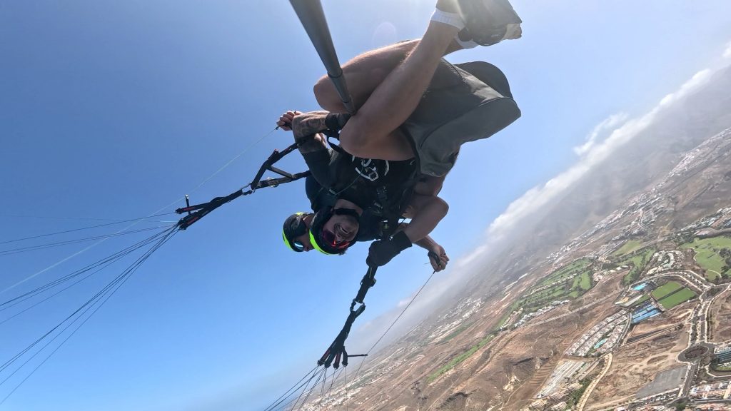 Vuelo acrobático en parapente